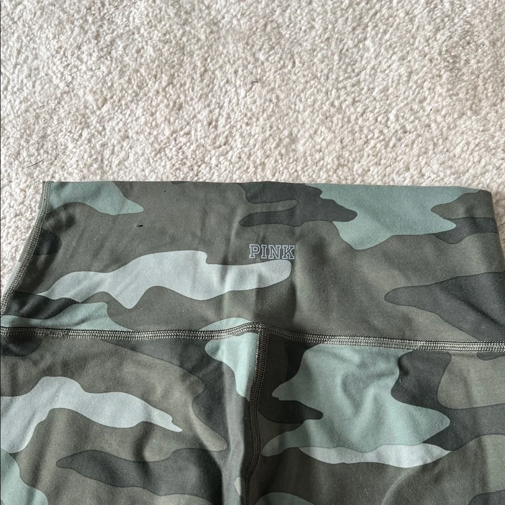 NWOT PINK Camouflage Leggings - Picture 3 of 3